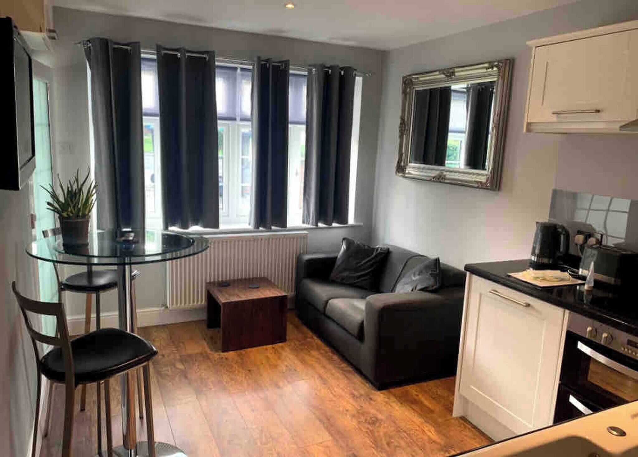 Room, 1 Bedroom | Living room