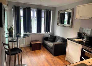 Room, 1 Bedroom | Ruang tamu