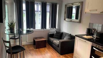 Room, 1 Bedroom | Living room