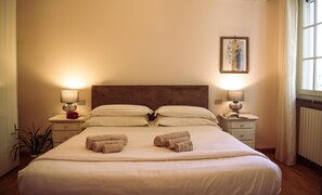 Room - Villa Mary, private swimming pool, big garden, AC, 5 minuts to the beach (Solarolo)