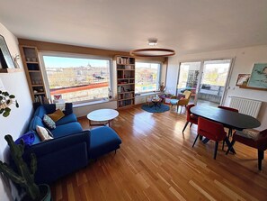 TV - Family apartment with terrace and view of Nantes (Nantes)