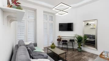 Studio Deluks, balkon, pemandangan halaman | Area keluarga