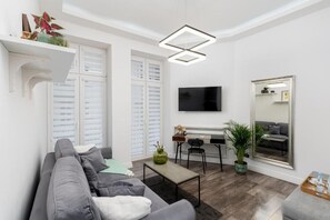 Studio Deluks, balkon, pemandangan halaman | Area keluarga