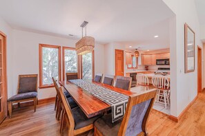 Dining - JL #836 - The Happiest Hour - Close to Beach - Private Pool - SSCA Amenities (Southern Shores)