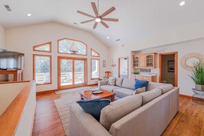 TV - JL #836 - The Happiest Hour - Close to Beach - Private Pool - SSCA Amenities (Southern Shores)