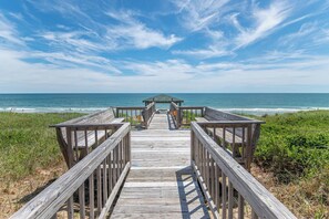 Property grounds - JL #R-10 | The Regency Condominium | Oceanfront | Community Pool (Kill Devil Hills)
