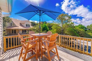 Outdoor dining - JL #309 | Sound Garden - Soundside - Sound Views - Private Heated Pool (Kitty Hawk)