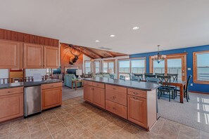 Dining - JL #228 | Tengerhaz | Oceanfront | Ocean Views (Duck)