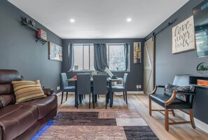 TV - Lux 2BR Condo w/ King Beds DTWN (Atlanta)