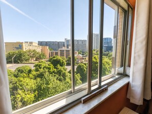 Interior - Lovely 2BR Condo WFH Heart of Downtown Pool Access (Atlanta)