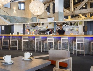 Apartment | Bar (on property) - Chic Triple Retreat With Playstation (Tignes)