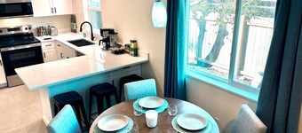 New Townhome w/ comfy King Bed