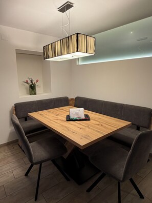 Dining - Vrbo Property (Eppan)