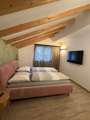 Room - Vrbo Property (Eppan)