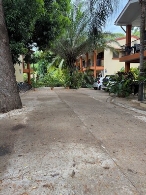 Property grounds - 3 beds, 2 bikes, fishing rods, diving masks, air, near the sea. Wifi (Provincia de Guanacaste)