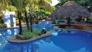 Outdoor pool - 3 beds, 2 bikes, fishing rods, diving masks, air, near the sea. Wifi (Provincia de Guanacaste)