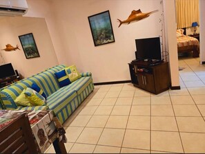 Smart TV - 3 beds, 2 bikes, fishing rods, diving masks, air, near the sea. Wifi (Provincia de Guanacaste)