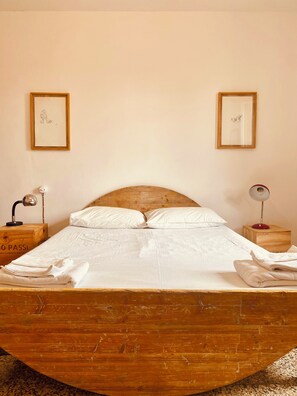 1 bedroom, WiFi, bed sheets - Five minutes from the sea. Very bright with east south west windows Art and Design (Livorno)