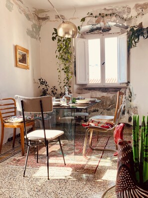Dining - Five minutes from the sea. Very bright with east south west windows Art and Design (Livorno)