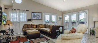 Quiet 2-bedrm 2 bath waterfront home w Kayaks/dock in peaceful Crystal River