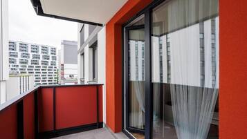 Comfort Apartment, Balcony | Property grounds