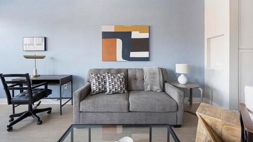 Landing | Chic 1BD, Gym, Courtyard