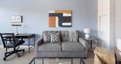 Landing | Chic 1BD, Gym, Courtyard