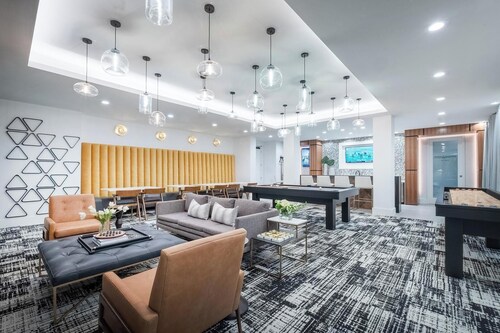 Landing | Amazing 1BD, Courtyard, Gym