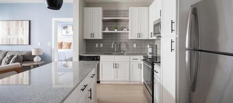 Landing | Amazing 2BD, Courtyard, Gym