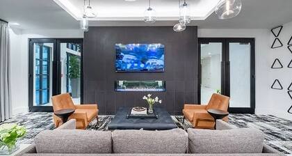 Landing | Amazing 2BD, Courtyard, Gym