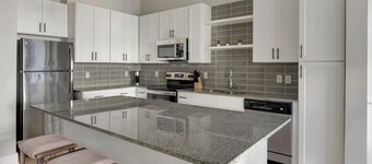 Landing | Stylish 2BD, Courtyard, Gym