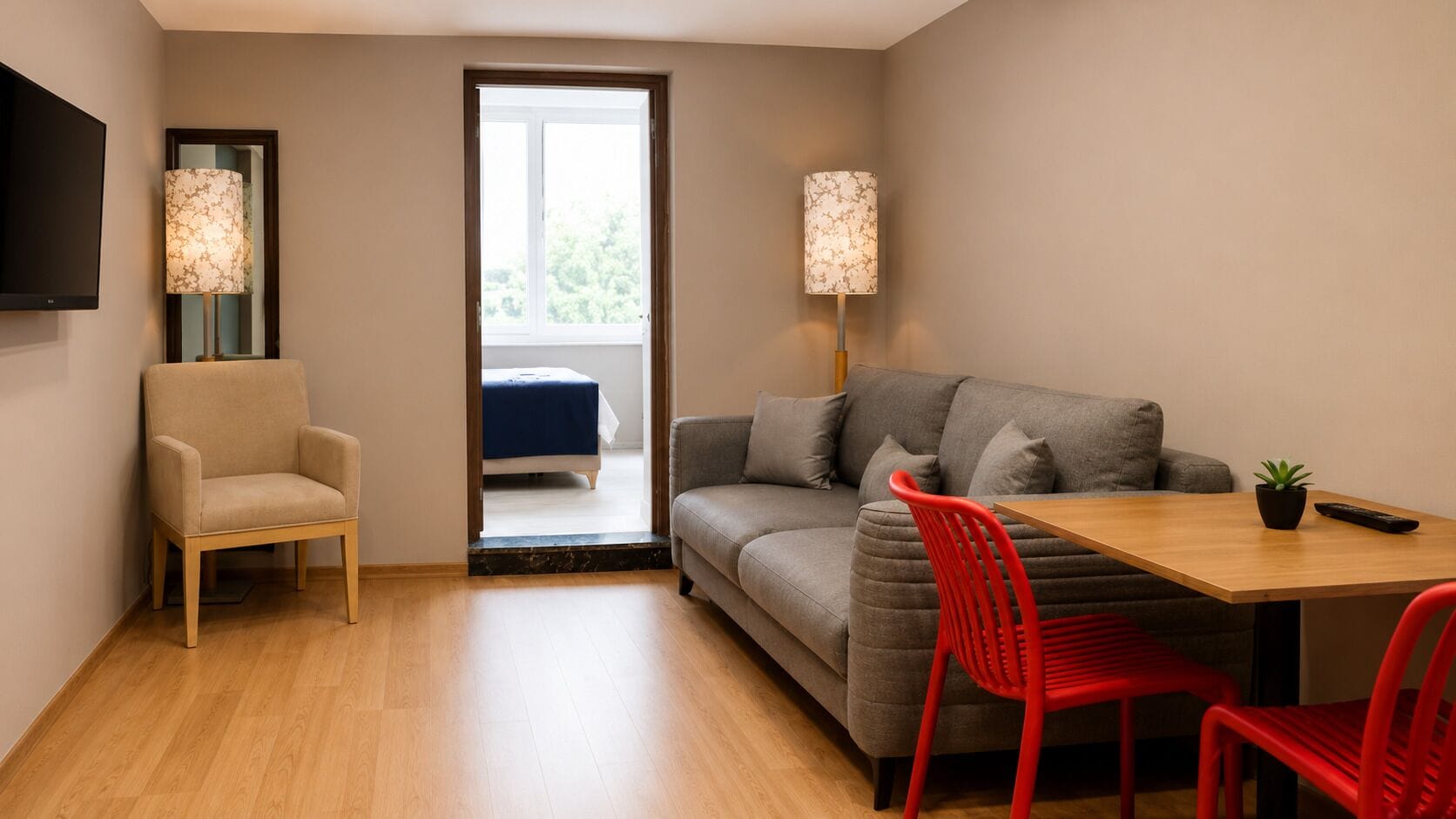 Family Suite | Living area | 43-inch TV with satellite channels