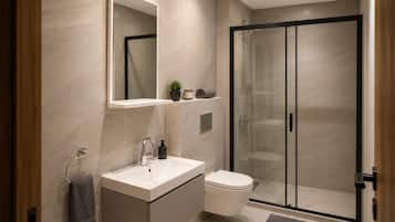 Grand Suite | Bathroom | Hair dryer, slippers, towels, soap