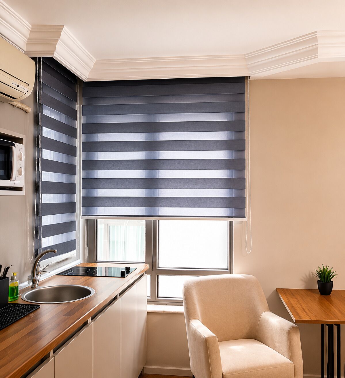 Deluxe Studio | Private kitchen | Fridge, microwave, stovetop, electric kettle