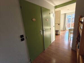 Interior - Mountain Retreat: Apartment Right by the Ski Lifts (Les Deux Alpes)