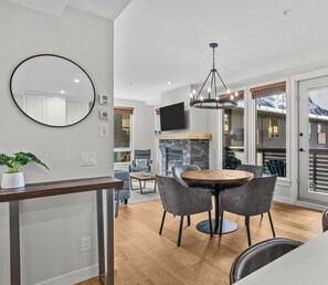 Dining - Mountain Top Views | King Bed Suite (Canmore)