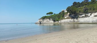 Charming little dwelling close to the center, cliffs, caves and harbor.