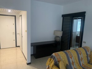 Comfort Apartment, Balcony, City View | Interior - Milano Apartments Barbavara 7A (Milan)
