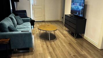 Bungalow, 2 Bedrooms, Accessible, Smoking | Living room
