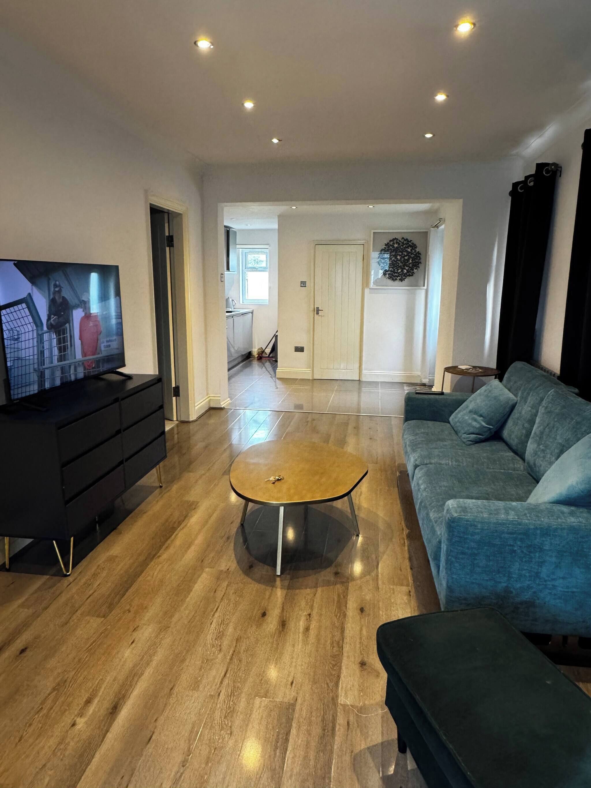 Bungalow, 2 Bedrooms, Accessible, Smoking | Living room