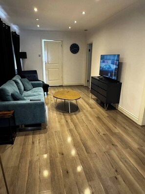 Bungalow, 2 Bedrooms, Accessible, Smoking | Living room - Charming Bungalow Rental in Rainham Comfort and Convenience (Rainham)