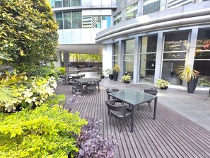 Outdoor dining - Palatial Studio at AVANT in BGC (Taguig)