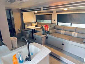Interior - Enjoyable 2-bedroom RV/trailer with AC in Reedleyin the country (Reedley)