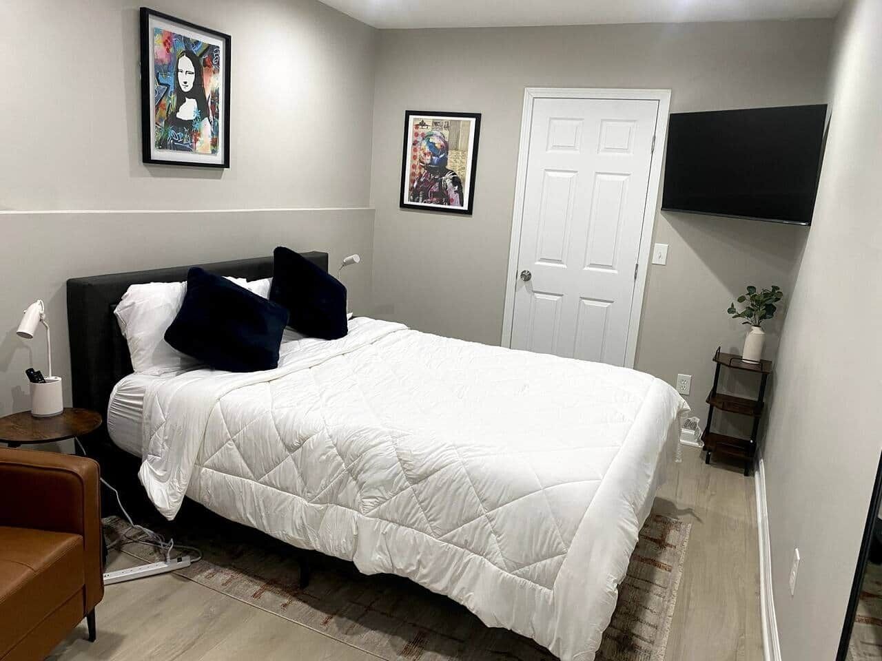 4 bedrooms, iron/ironing board, WiFi, bed sheets