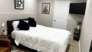 4 bedrooms, iron/ironing board, WiFi, bed sheets