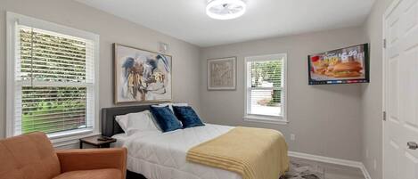 4 bedrooms, iron/ironing board, WiFi, bed sheets