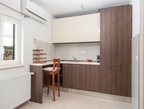 House | Private kitchen - Seaview Family Villa With Heated Pool (Okrug)