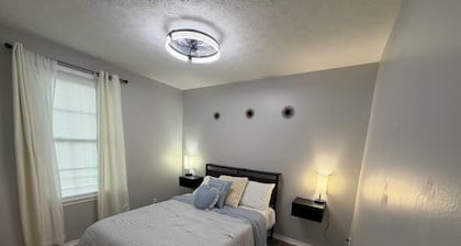 2-bedroom house in lovely Nashville with AC