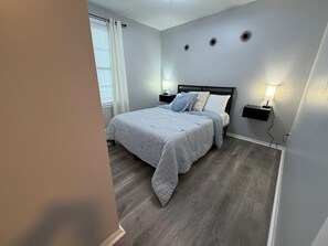 2 makuuhuonetta, silitysrauta/-lauta, ilmainen Wi-Fi, vuodevaatteet
