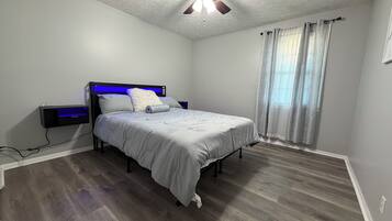 2 bedrooms, iron/ironing board, free WiFi, bed sheets